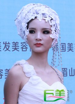 男孩子学新娘化装师有前程