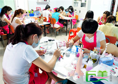 交膏火店里学美甲是否是靠谱
