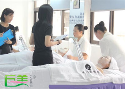 学美容出来后如何挣得钱多