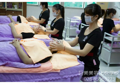 开网店先学美容化装