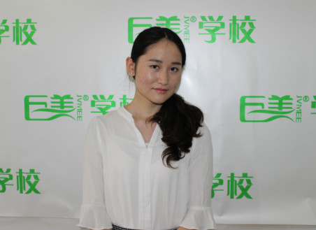 19岁女孩本身赢利学美容 给力