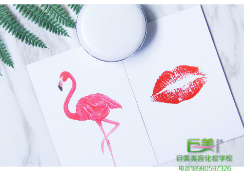 这是布满正能量的化装黉舍