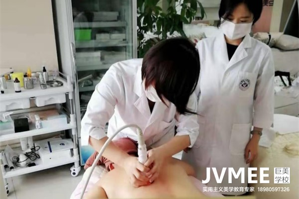 80后汽车发卖转行学高科美容美牙
