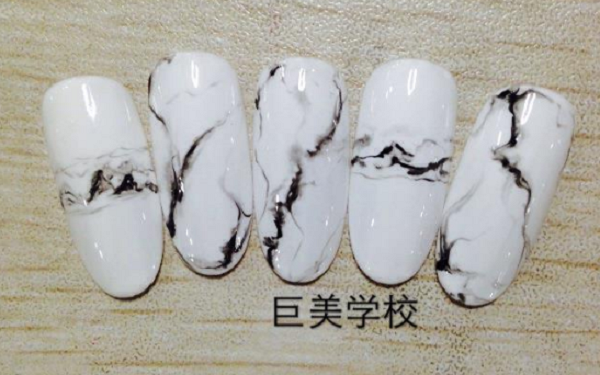 彩妆美甲培训哪一个黉舍好