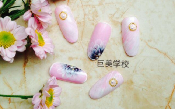 彩妆美甲培训哪一个黉舍好