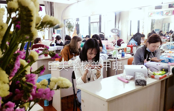 学美甲膏火是不是是很贵