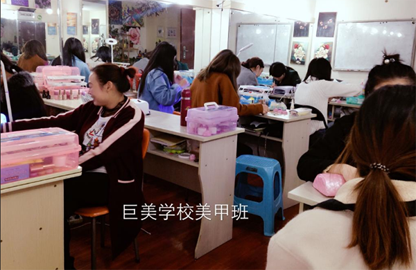 进修美甲对身材无害吗