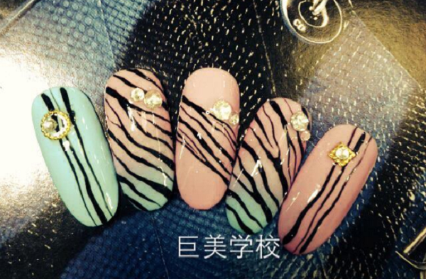 学美甲去哪一个黉舍比拟好