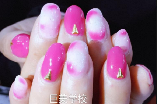 离成华区比拟近的美甲黉舍