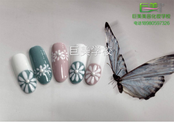 接送孩子上幼儿园的女人能学美甲吗