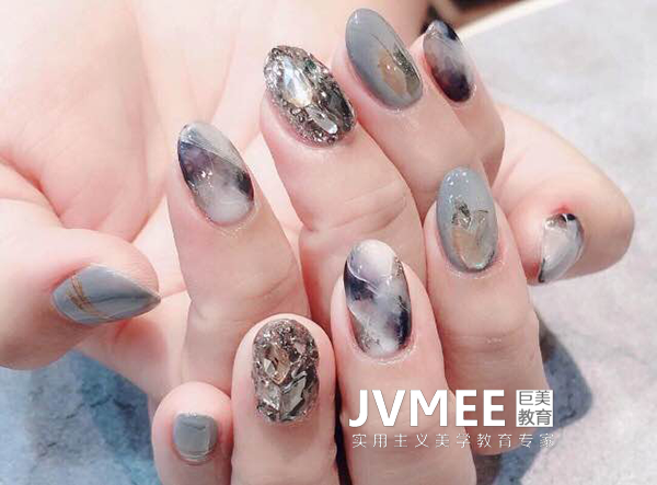 学美甲怎样挑选一家好的美甲黉舍
