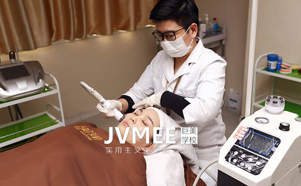 女的学甚么手艺最赢利 美容导师怎样样