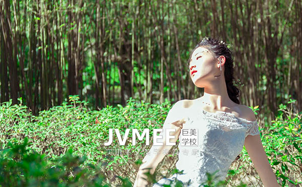 女的27岁学甚么手艺好 学化装怎样样