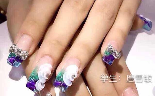 美甲黉舍都教些甚么 去黉舍学美甲多久能毕业