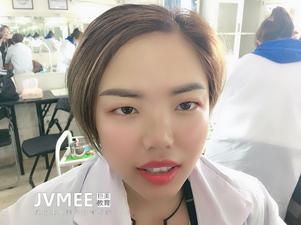 那里有招收纹绣先生的黉舍