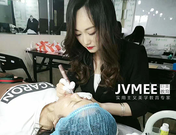 去纹绣黉舍学须要几多膏火