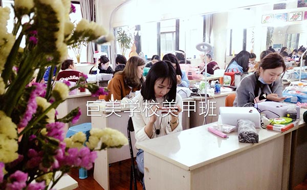 高中毕业学美甲怎样样有前程吗