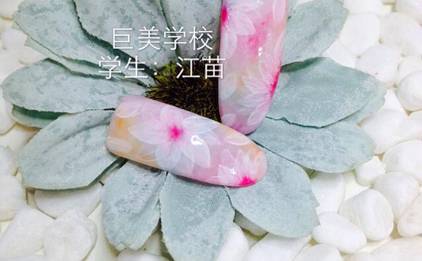 绵阳学美甲去那里 有合适的美甲黉舍吗