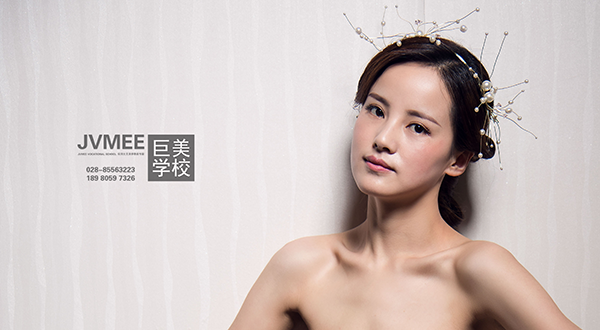 化装黉舍甚么时辰开课