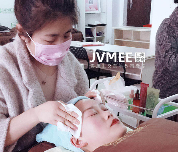天下哪一个处所美容黉舍最好