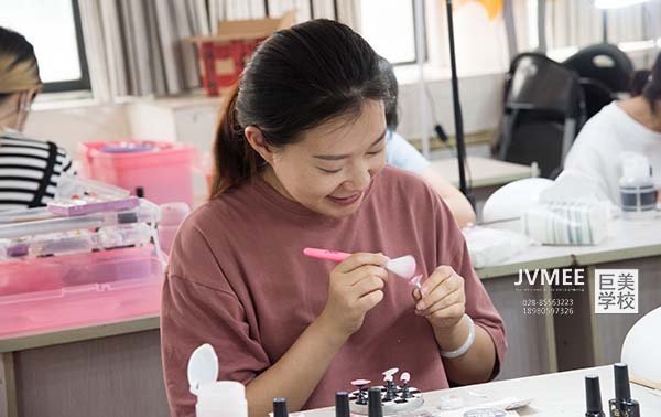 纹眉美甲去店里学怎样样