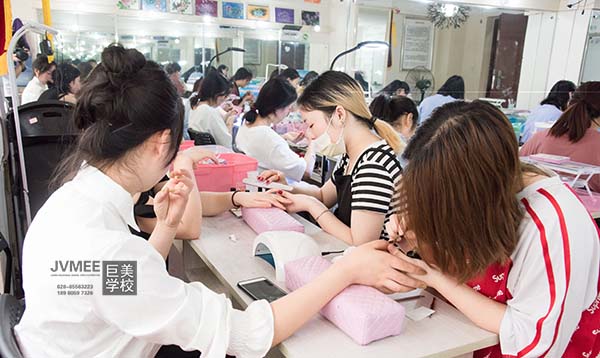 学美甲须要的具体东西有哪些