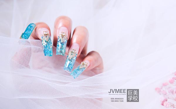 丽江学美甲有学历请求吗