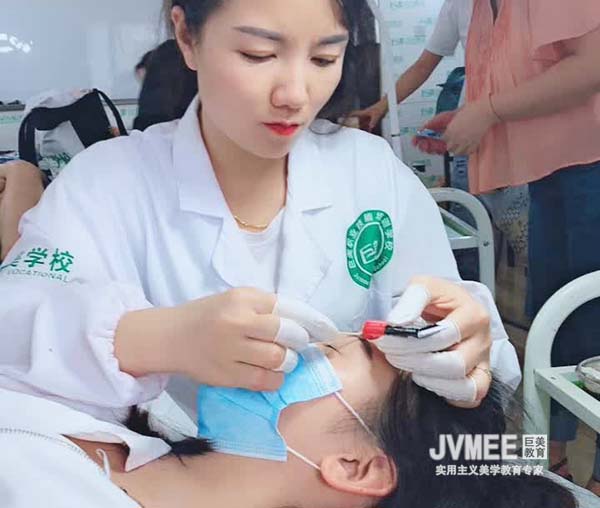 甘孜学纹绣找个人仍是黉舍