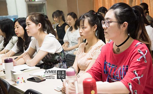 广安第一天学美容的感受