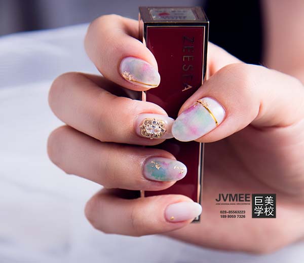 为甚么不倡议学一个月美甲就开店