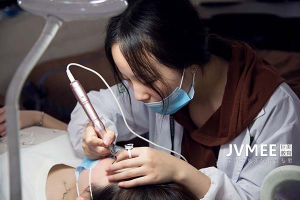 交膏火学纹绣一个月能学会吗