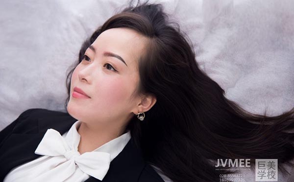 纹绣黉舍的膏火大要几多钱