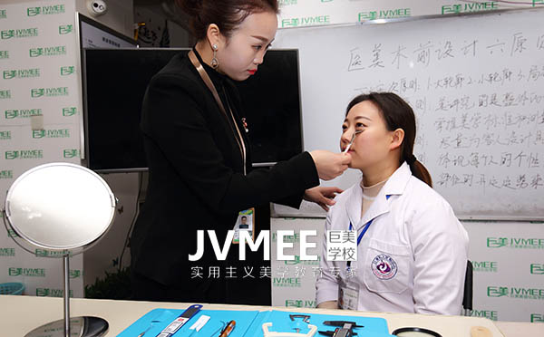 女生学美容有甚么请求