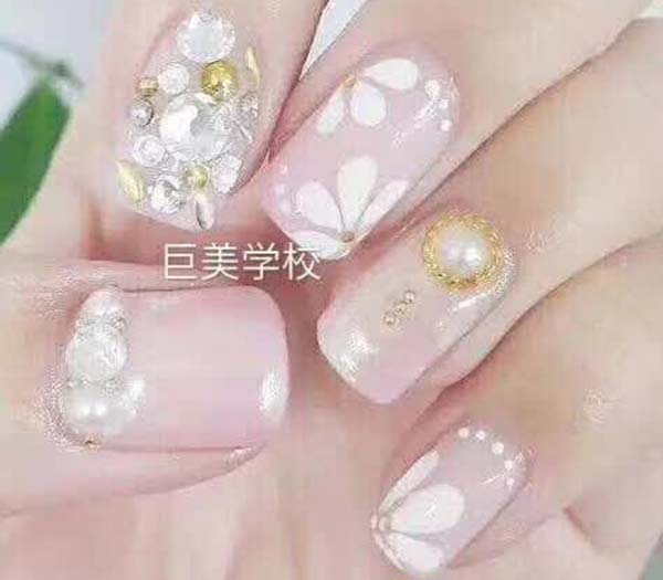 进修美甲几多钱美甲培训班膏火