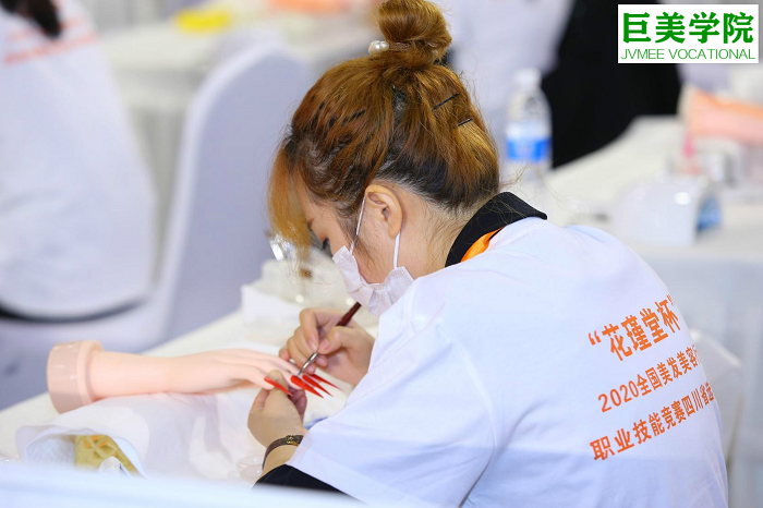 大龄女性在哪学美甲好