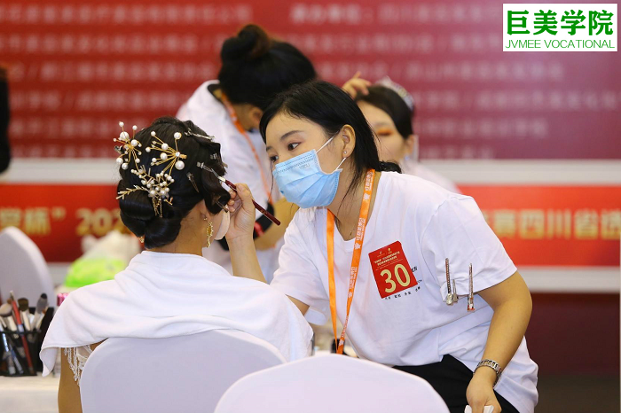 25岁学化装去那里好