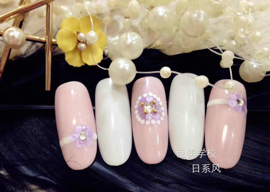 四川学美甲的培训班那里好