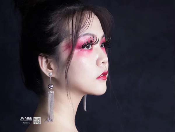 无业做彩妆师有前程吗