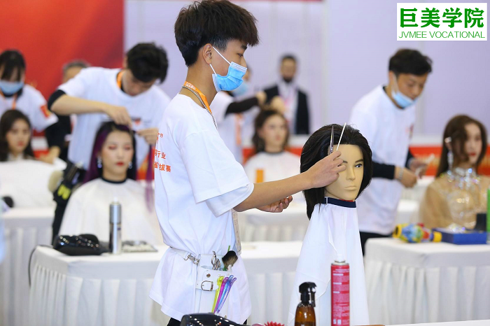 收银员转行做发型师怎样样