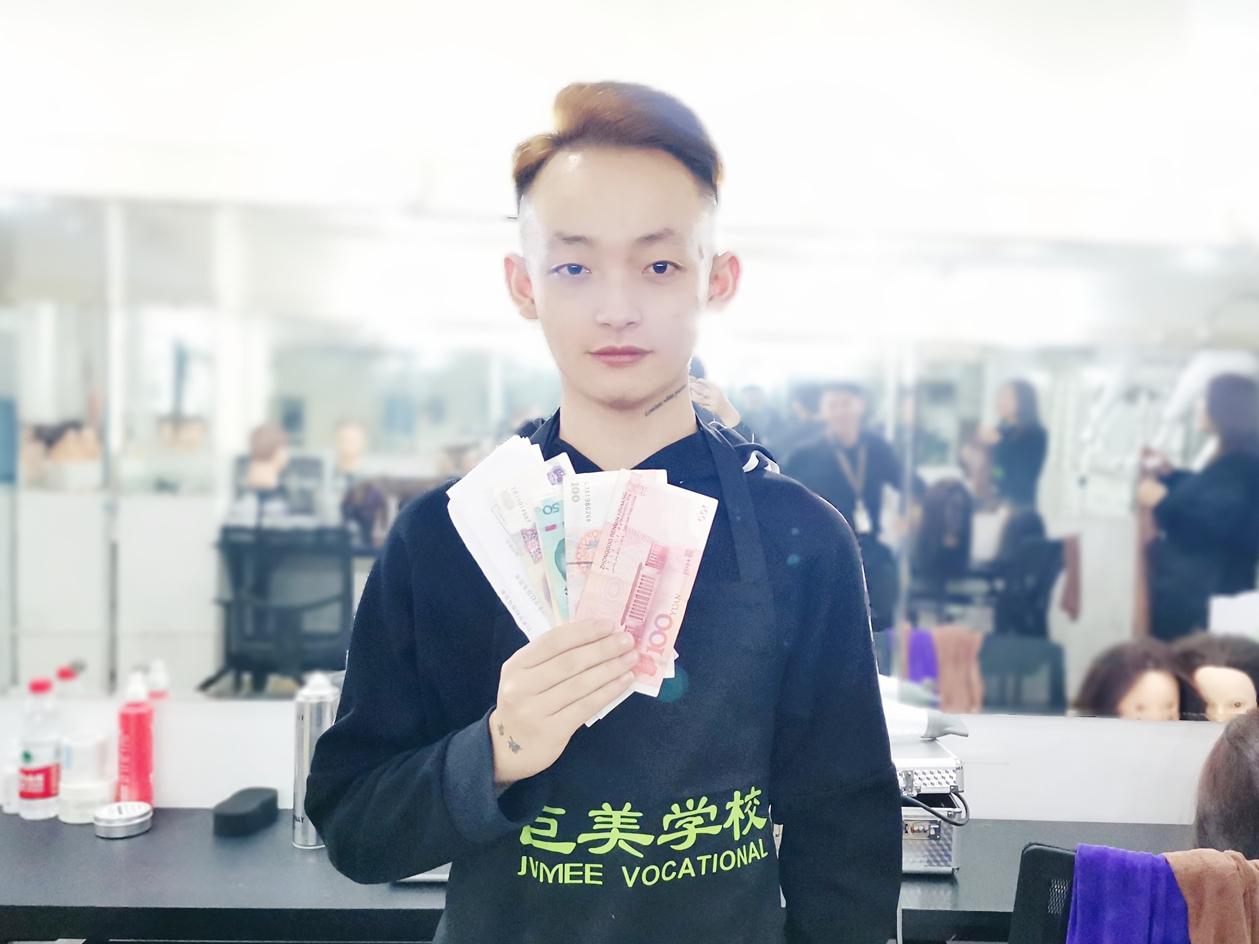 微商转行作美发师怎样样