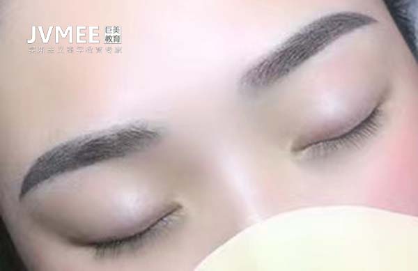 后勤转行做纹绣师有前程吗