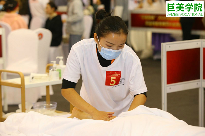 前台转行作美容导师怎样样