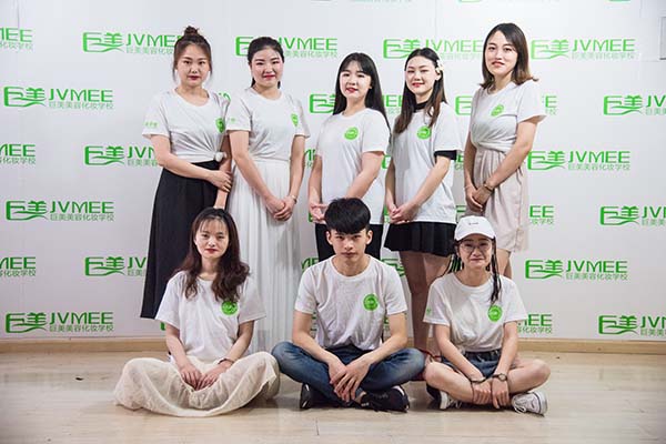 工地小工转行美甲师如何样