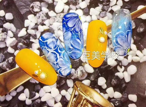 宜宾美甲培训黉舍在那里