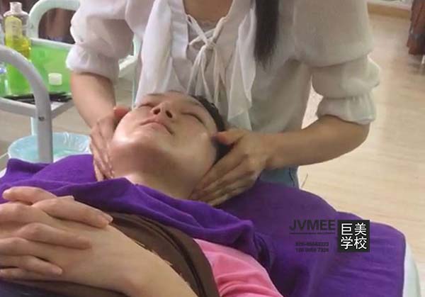遂宁美容培训黉舍在那里