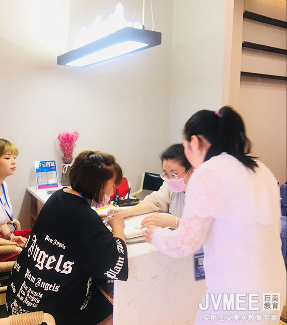 李小勤 武侯区开店——巧技画屋