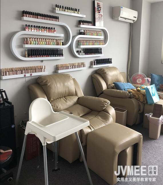 黄利娜 锦江区开店——D.H抽象美容室