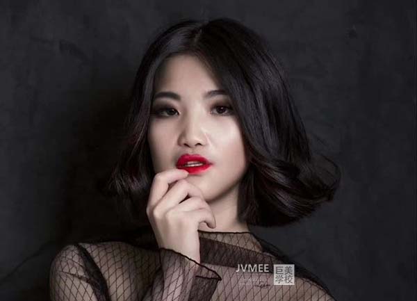 自贡好的化装培训黉舍在那里(自贡那里能够学化装)