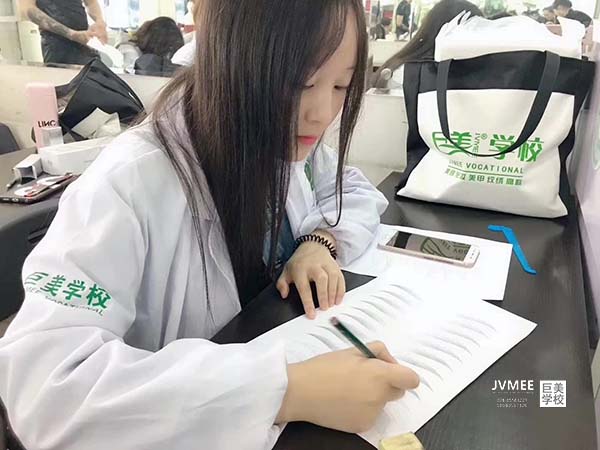 宜宾哪家纹绣培训黉舍比拟好(宜宾那里学纹绣比拟好)
