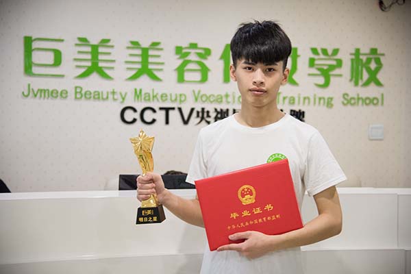 德阳学美发的黉舍哪家好(德阳有不好的美发培训黉舍)